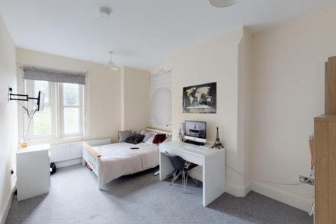 2 bedroom flat to rent, Flat 3, 79 Forest Road West, The Arboretum, Nottingham, NG7 4ER