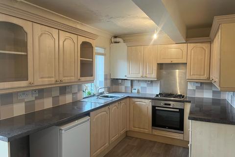 3 bedroom flat to rent, Main Street, Wilsden BD15