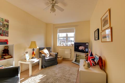 22 Riverdene Place, Southampton, SO18 1UG