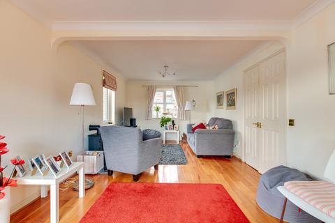 22 Riverdene Place, Southampton, SO18 1UG