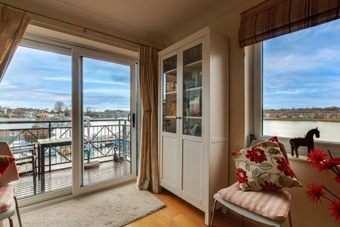 22 Riverdene Place, Southampton, SO18 1UG