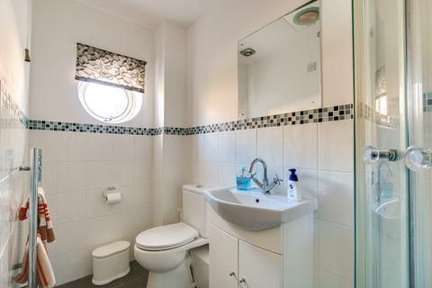 22 Riverdene Place, Southampton, SO18 1UG