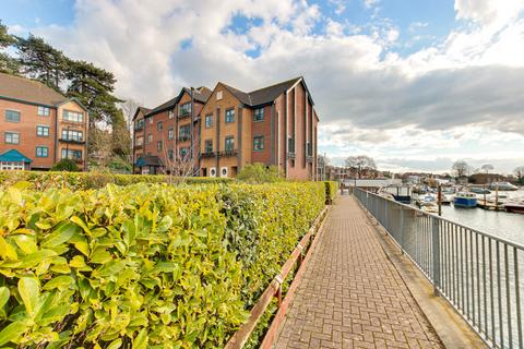 22 Riverdene Place, Southampton, SO18 1UG