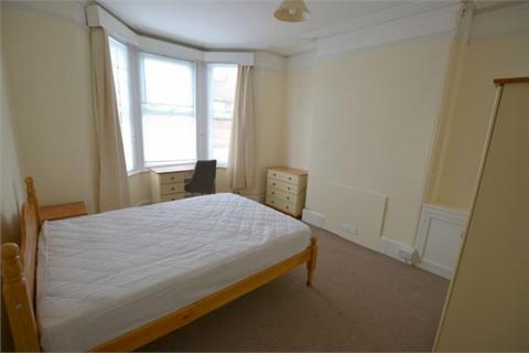 4 bedroom terraced house to rent, Barrack Road