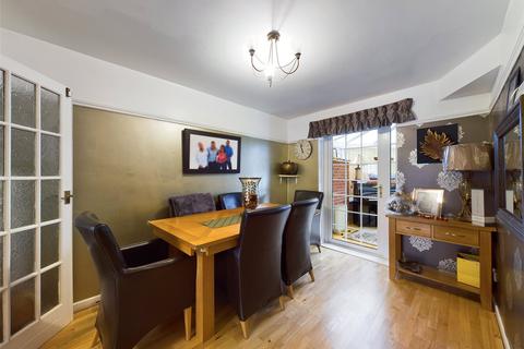 17 Betjeman Close, Gloucester, GL2 5BP