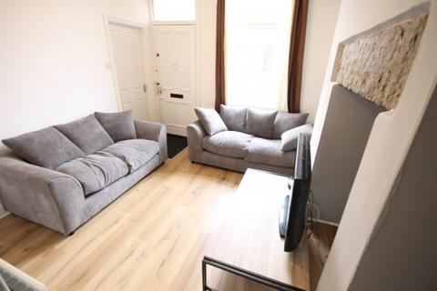 5 bedroom terraced house to rent, Trelawn Avenue, Headingley, Leeds,  LS6 3JN