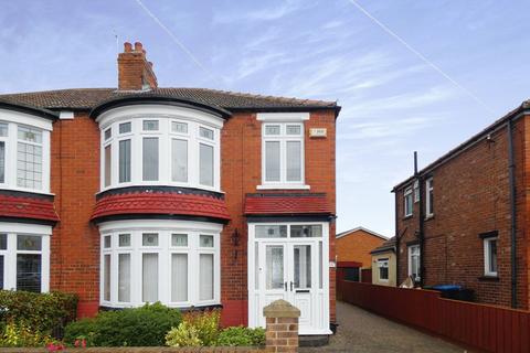 3 bedroom semi-detached house to rent - Newham Avenue, Tollesby, Middlesbrough, North Yorkshire, TS5 7PN