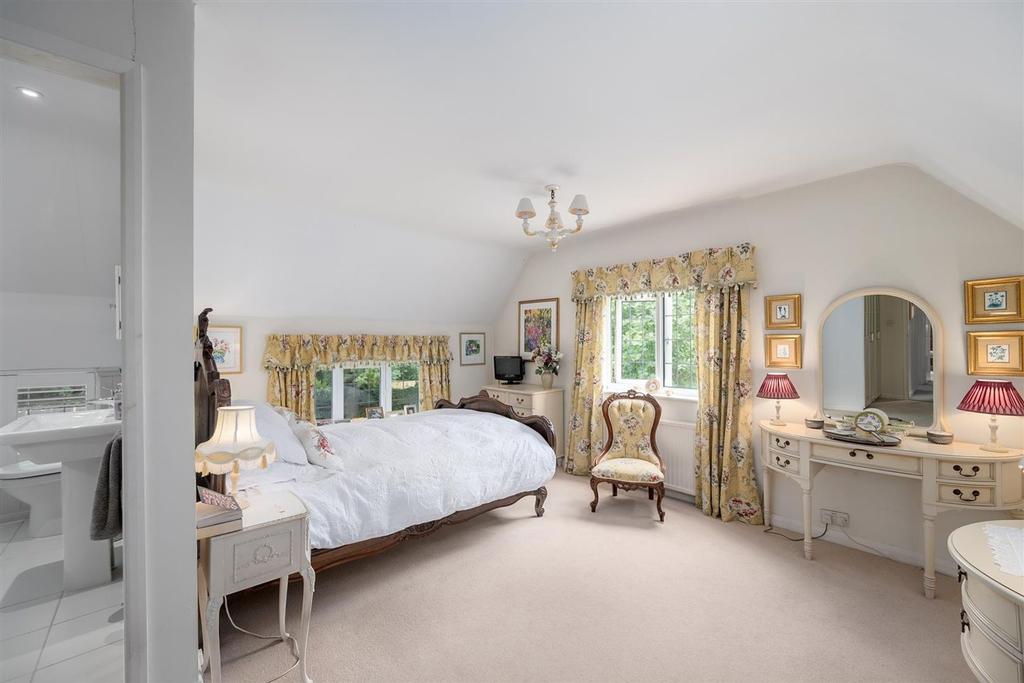 8 Bed 1.jpg