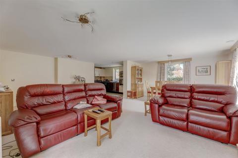 3 bedroom flat for sale, Warwick Road, Solihull, B91