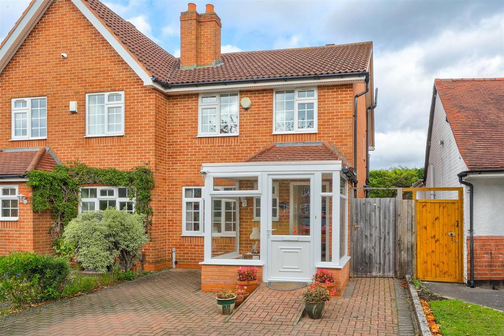 Cornyx Lane, Solihull, B91 3 bed semidetached house for sale £395,000