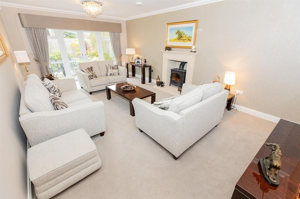 Bushwood Drive Dorridge B93 5 Bed Detached House For Sale 1 395 000   Image 2 1024x1024 