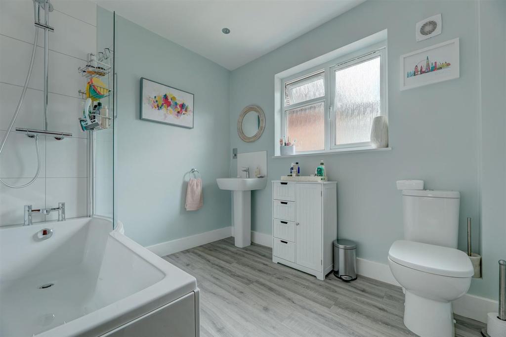 10. Bathroom.jpg