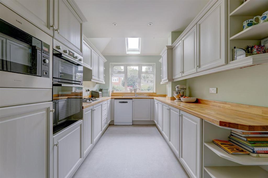 14.  Kitchen.jpg