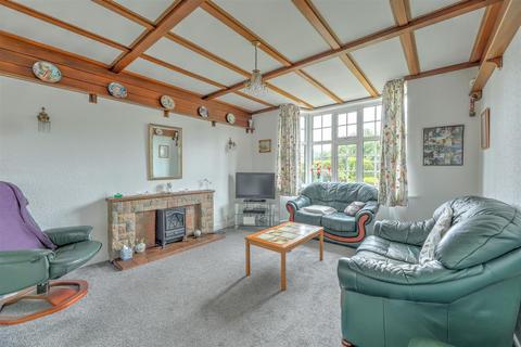 207 Buryfield Road, Solihull, B91 2BB