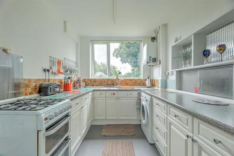 207 Buryfield Road, Solihull, B91 2BB
