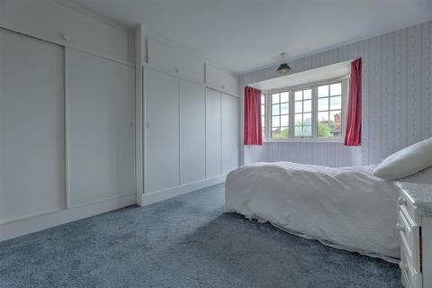 207 Buryfield Road, Solihull, B91 2BB