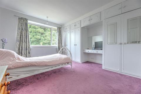 207 Buryfield Road, Solihull, B91 2BB