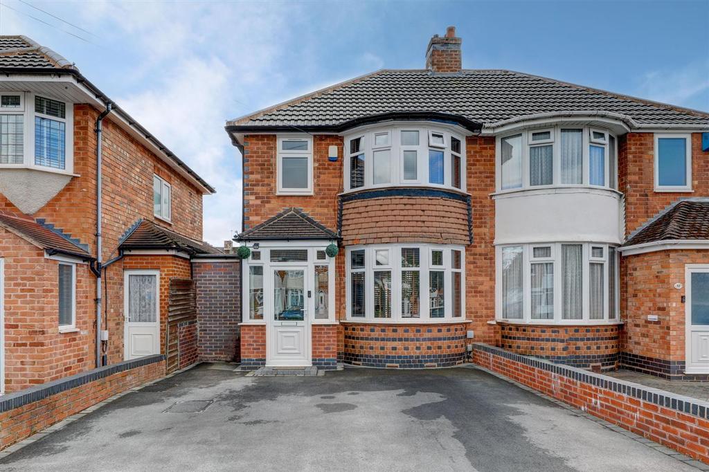 Wellsford Avenue, Solihull, B92 3 bed semidetached house for sale £