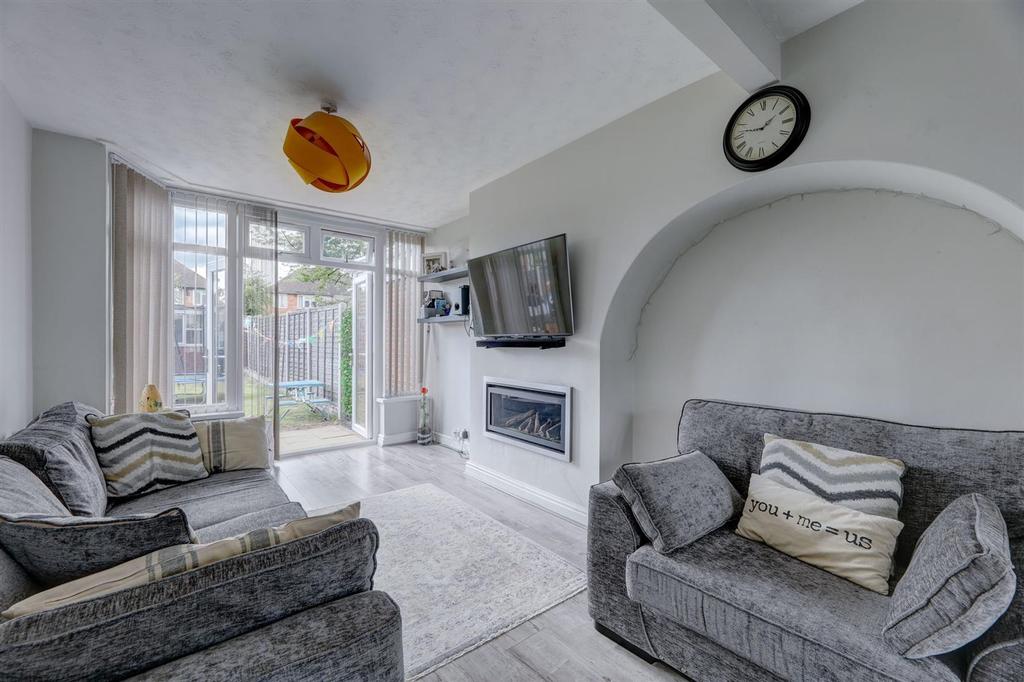 Wellsford Avenue, Solihull, B92 3 bed semidetached house £285,000