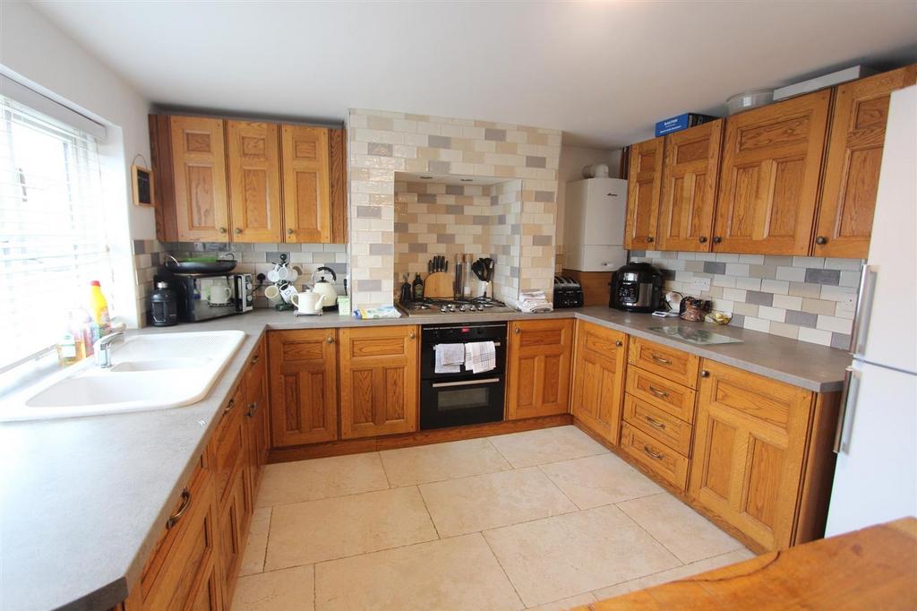 Orchard Road, Hockley Heath, B94 2 bed semidetached house £340,000