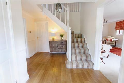 11 Saracen Drive, Balsall Common, Coventry, CV7 7UA