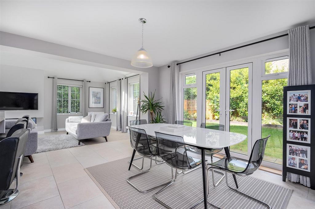 12 Dining Area.jpg