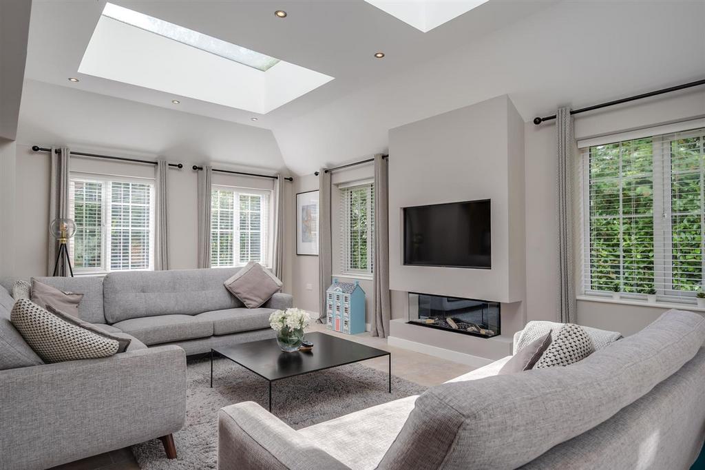 3 Living Area.jpg