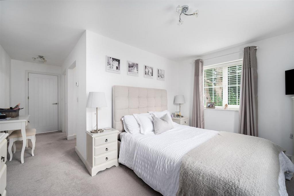 6 Bedroom 1.jpg