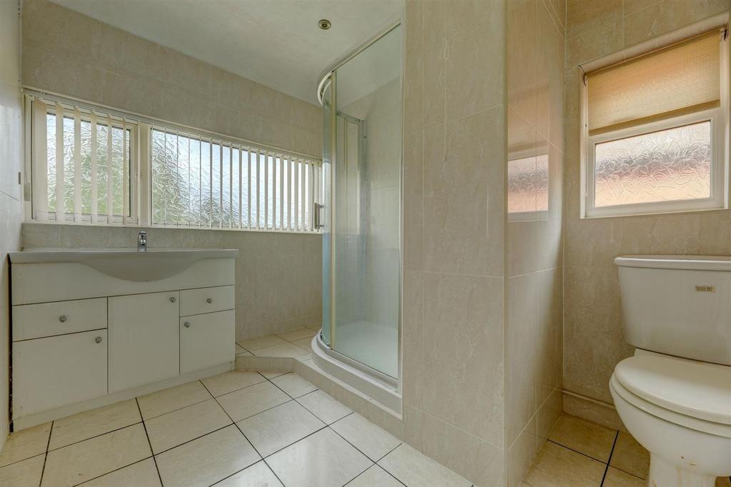 11. Bathroom.jpg