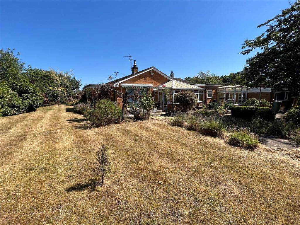 Warren Drive, Dorridge, B93 3 bed detached bungalow £800,000