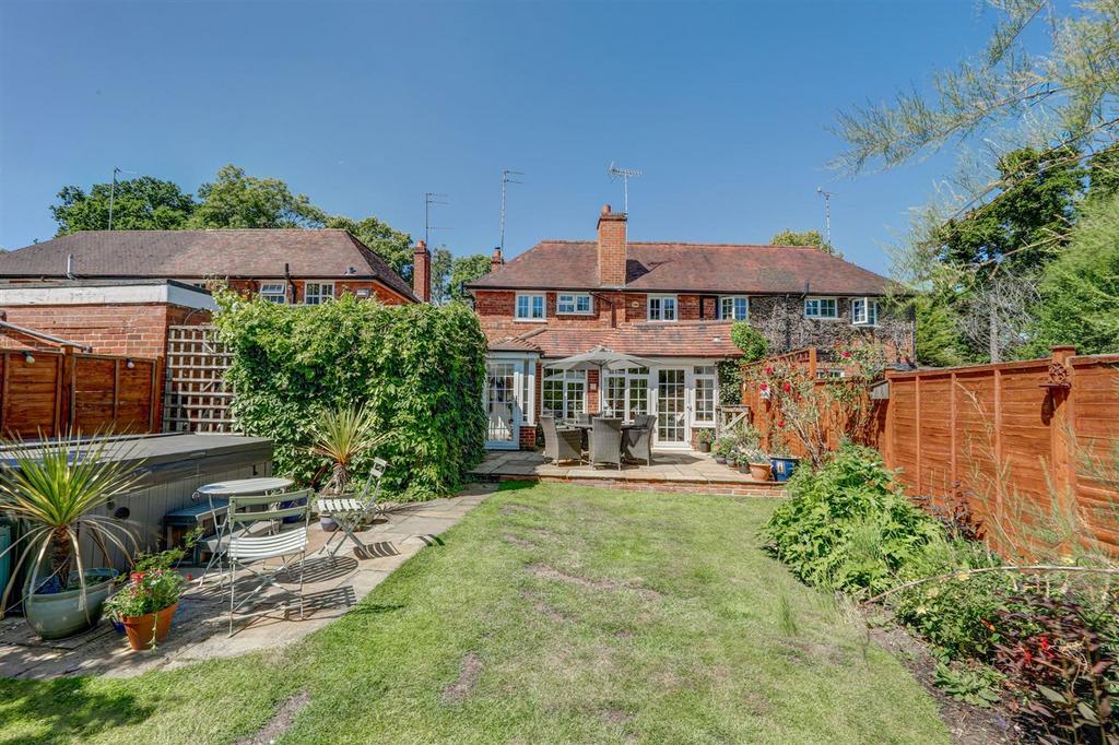 Darley Green Road, Knowle, B93 4 bed cottage £650,000