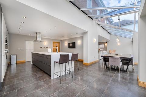 145 Dorridge Road, Dorridge, Solihull, B93 8BN