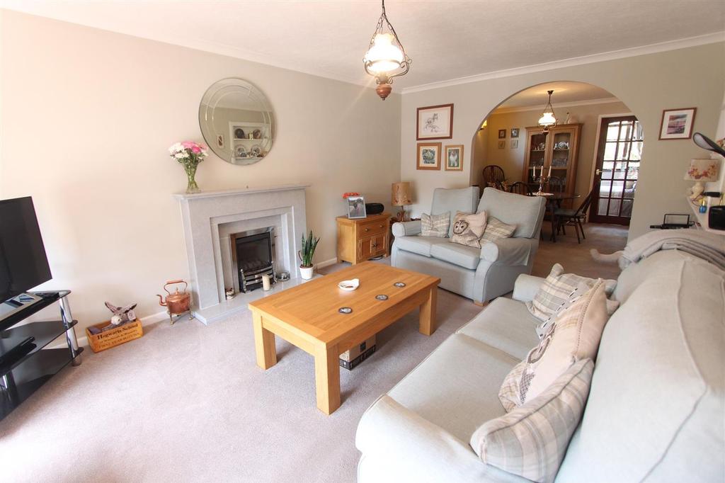 Glovers Close, Meriden, CV7 2 bed property £325,000