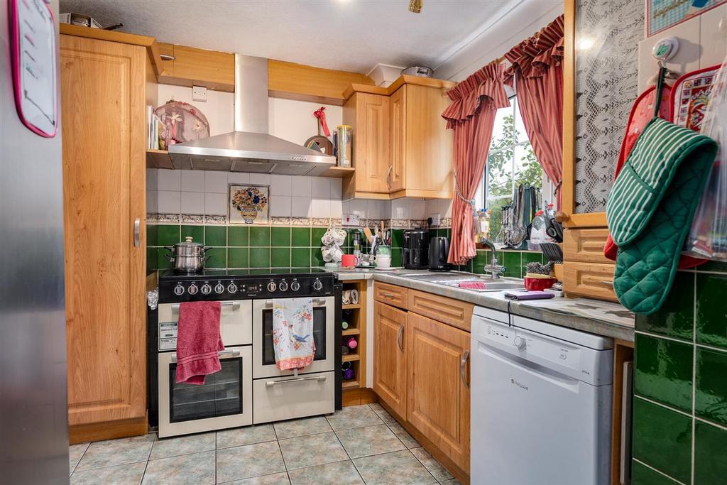 10 - Kitchen.jpg