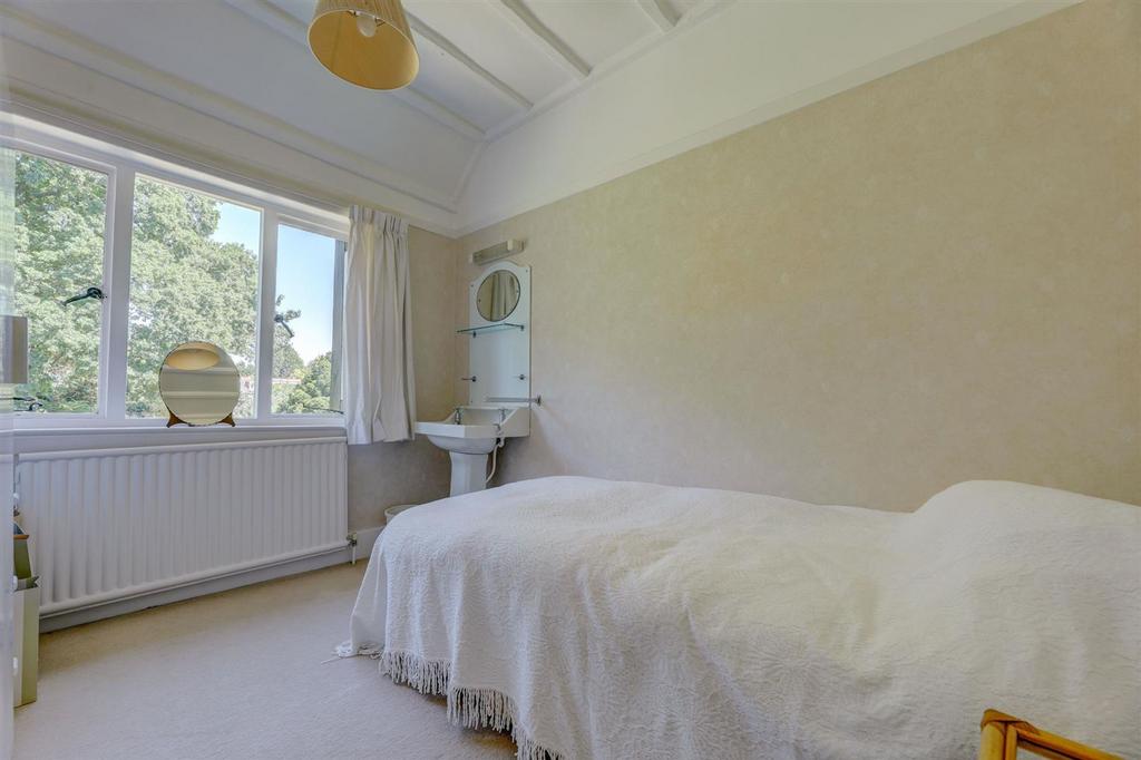 13 bedroom.jpg