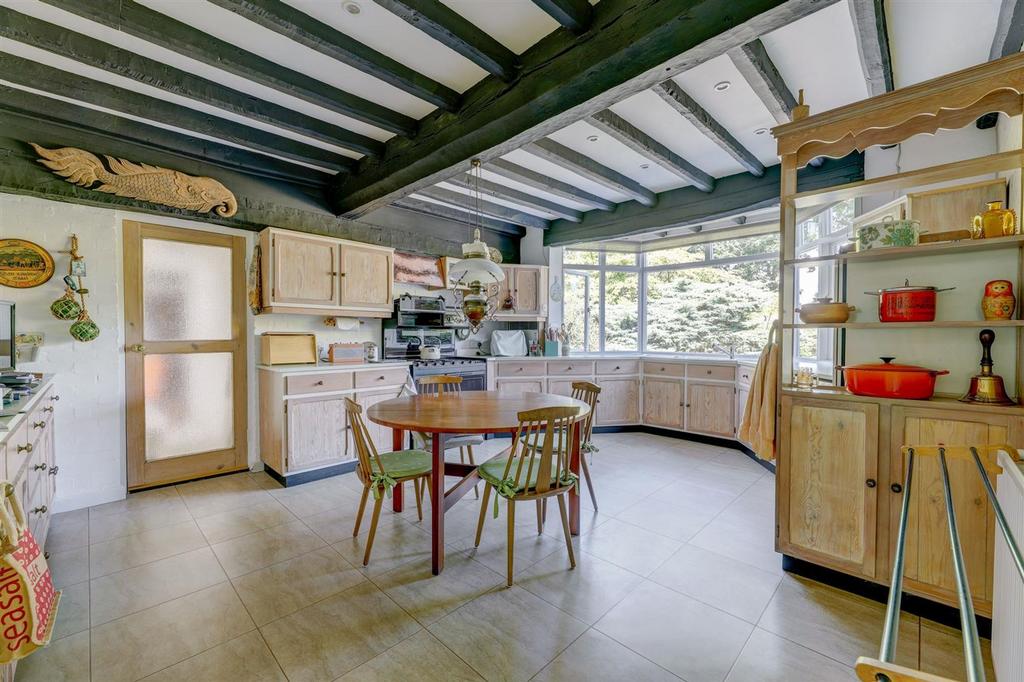 7 kitchen.jpg