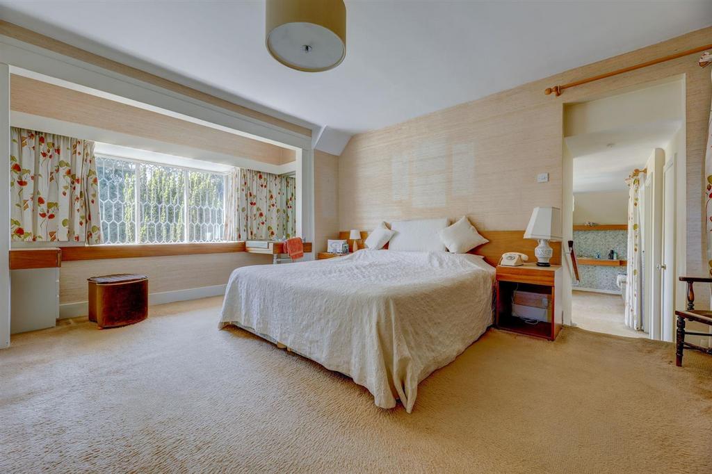 8 bedroom.jpg