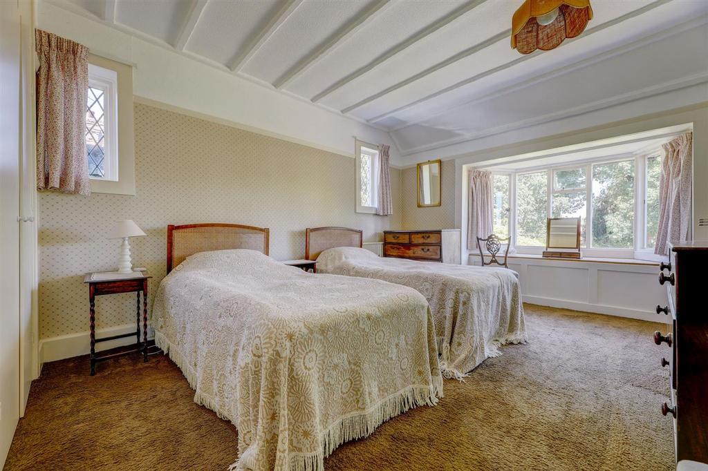 10 bedroom.jpg