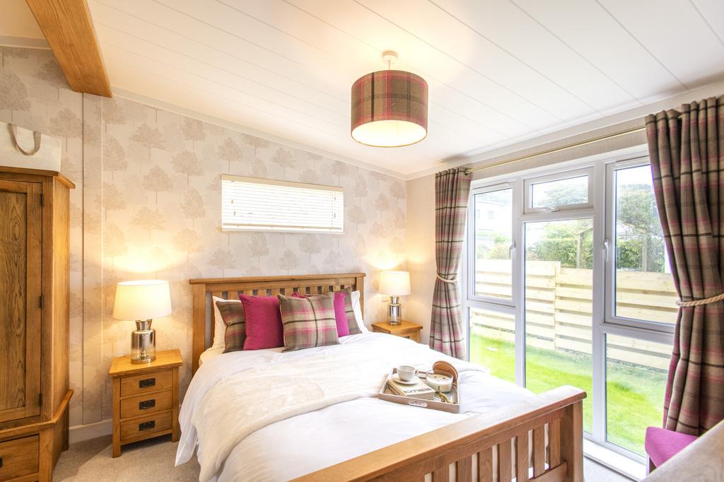 St Ives, Cornwall, TR26 2 bed park home for sale £375,000