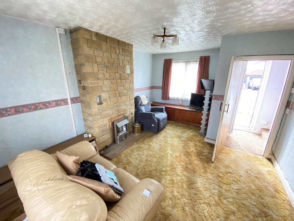 Living Room T202210130915.jpg