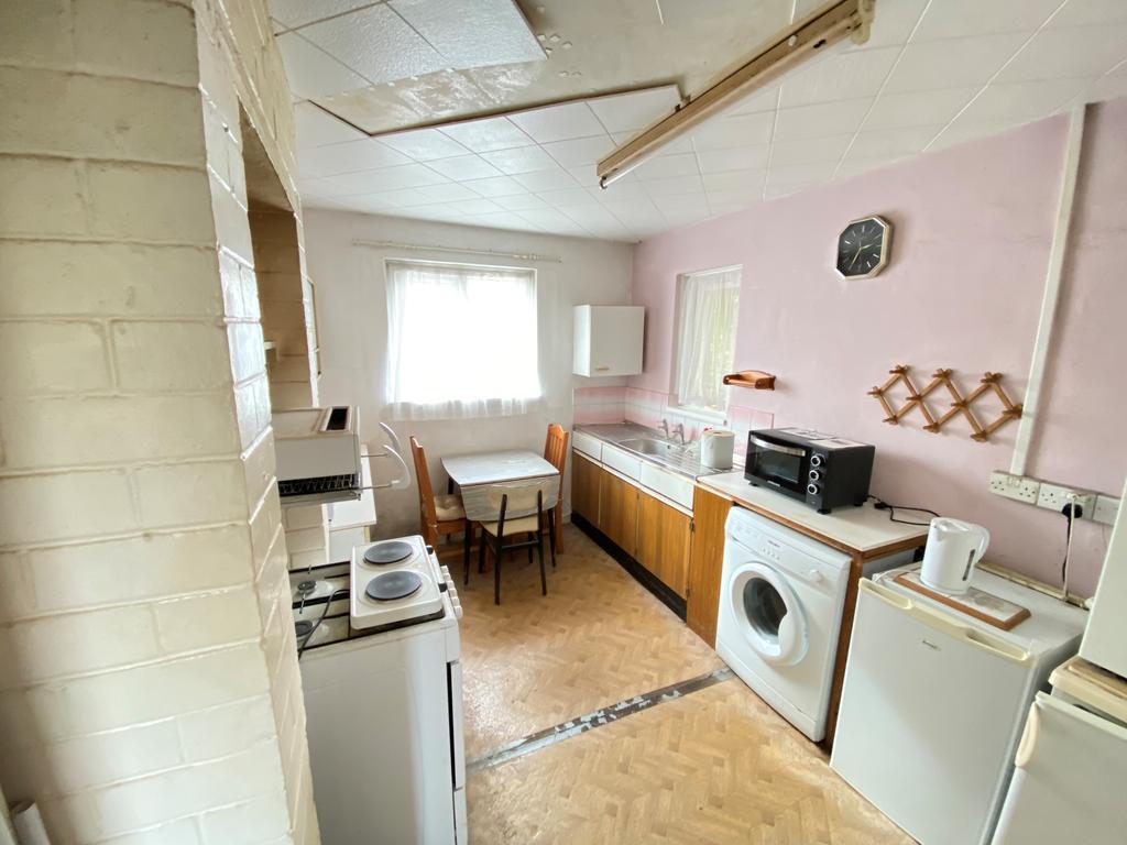 Kitchen T202210130915.jpg