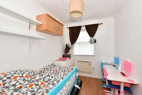 2 bedroom flat for sale - Cross Road, Chadwell Heath, Romford, Essex
