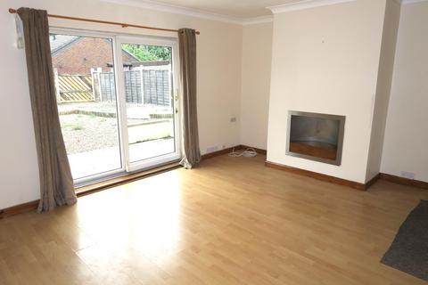 3 bedroom townhouse to rent, Bridle Path Walk, Crossgates, LS15