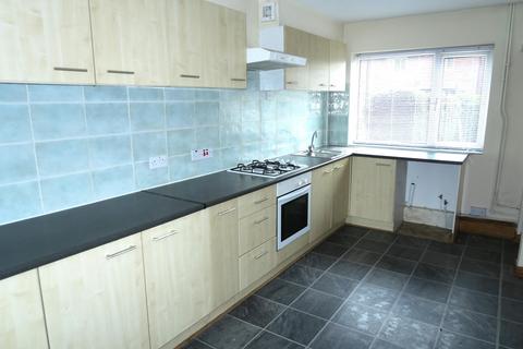 3 bedroom townhouse to rent, Bridle Path Walk, Crossgates, LS15