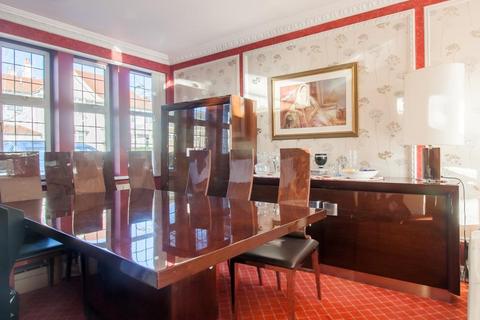 8 Beaufort Road, London, W5 3EA