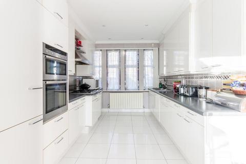 8 Beaufort Road, London, W5 3EA