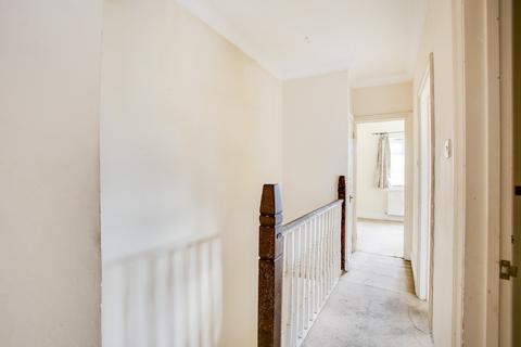 4b Abbey Parade, London, W5 1EE