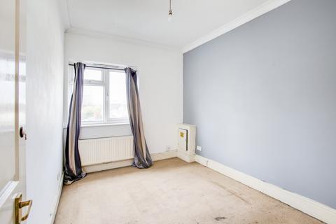 4b Abbey Parade, London, W5 1EE