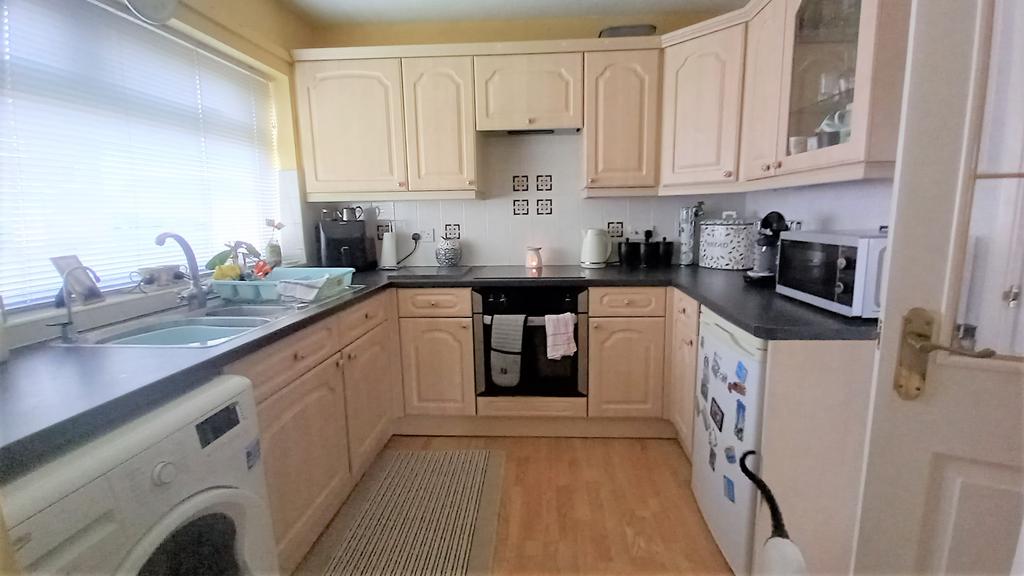 Gainsborough Road, Stowmarket IP14 2 bed terraced house £220,000