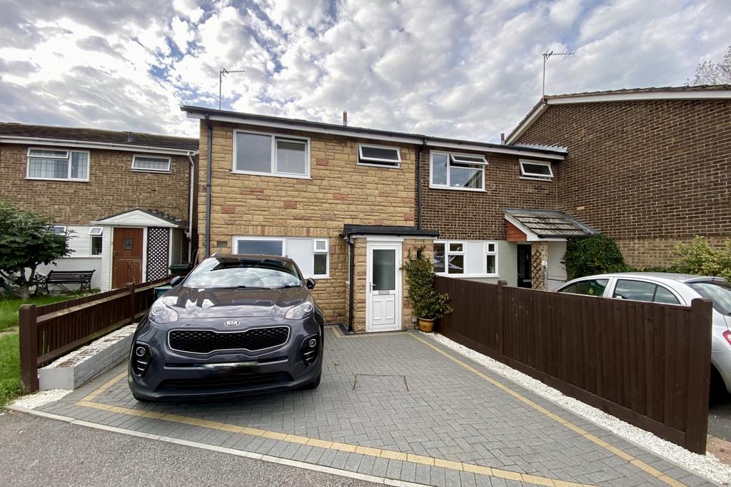Gainsborough Crescent, Eastbourne, East Sussex, BN23 3 bed end of